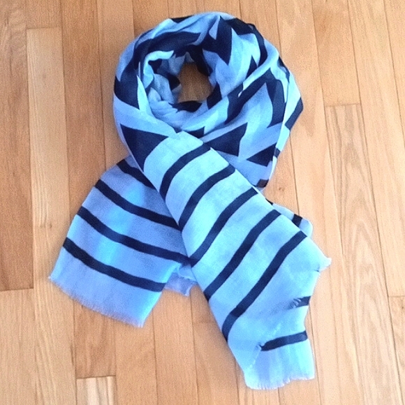 Talbots Woman's Blue Chevron Fashion Scarf - Picture 7 of 7